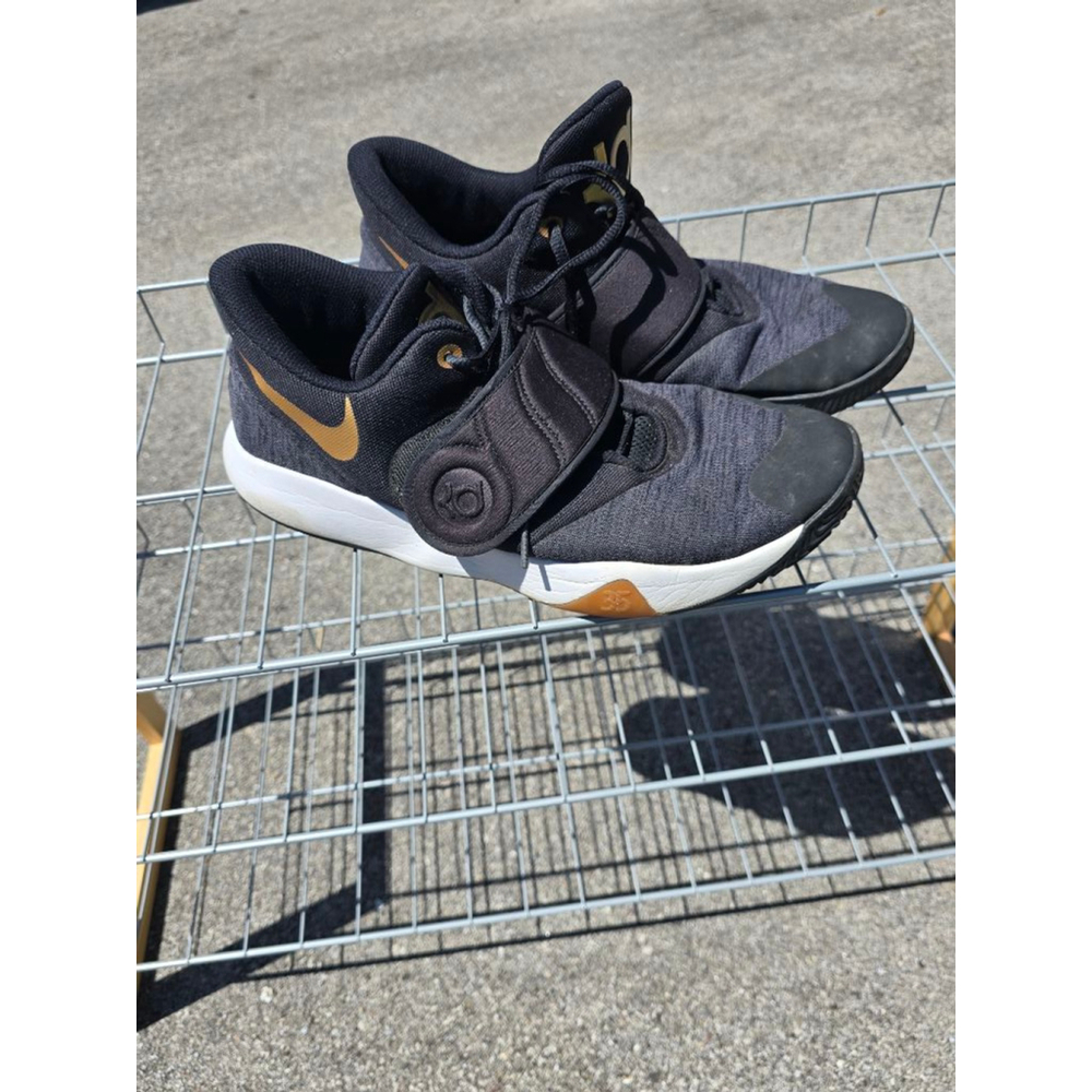 KD Trey 5 VI EP 'Black Metallic Gold' 
size 11.5